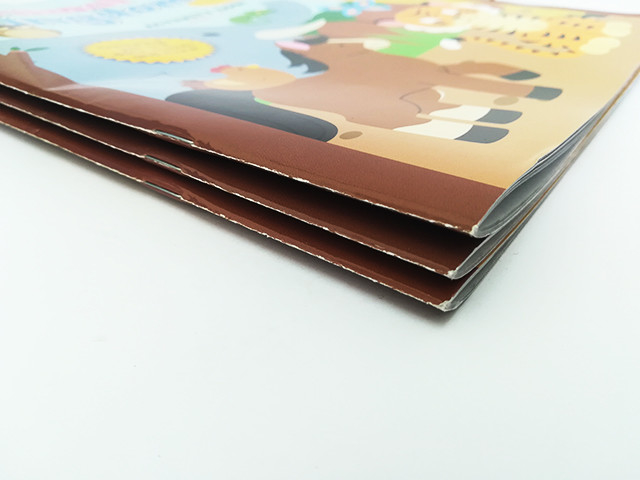 Pencetakan Buku Majalah Penuh Warna Pencetakan Brosur Kardus Glossy